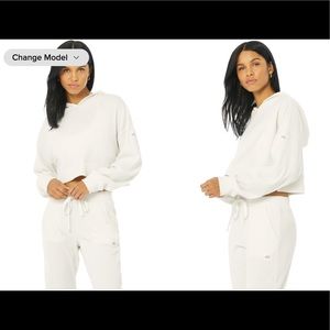 Alo Muse Sweatshirt in Ivory Size XS(2-4)